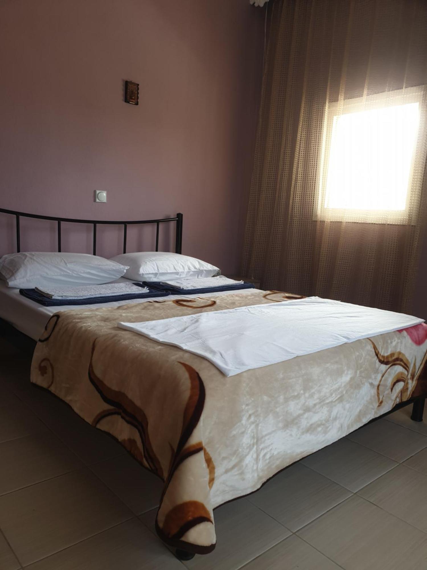 Plaza Apartments Неа-Врасна Экстерьер фото