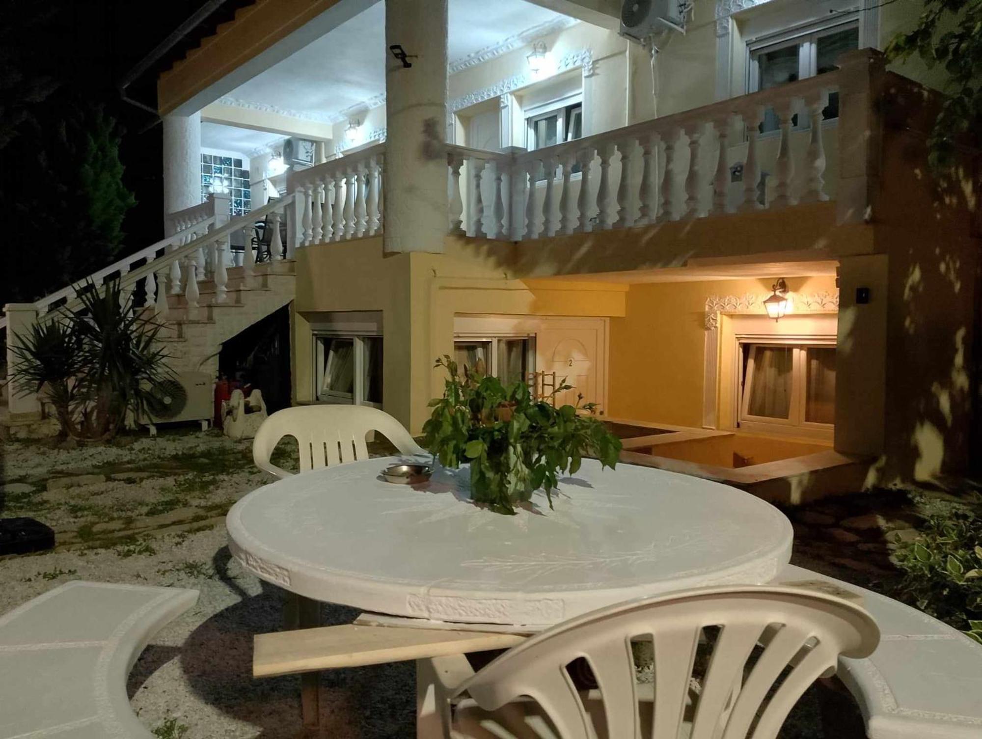 Plaza Apartments Неа-Врасна Экстерьер фото
